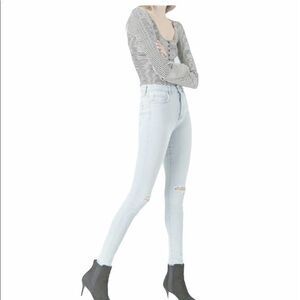 FOREVER 21 high waist ripped knee skinny jeans